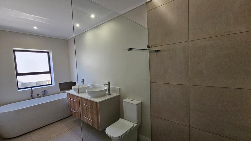 3 Bedroom Property for Sale in Outeniquasbosch Western Cape